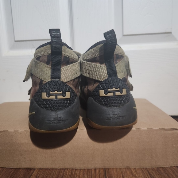 Nike Zoom LeBron Soldier 11 - Picture 2 of 5
